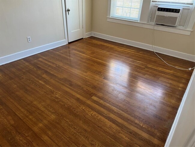 Building Photo - 703 W 35th St