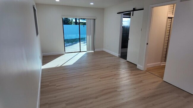 Building Photo - 600 NW 38th Ct