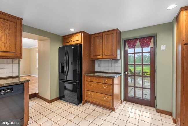 Building Photo - 607 E Wheel Rd