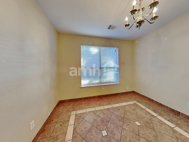 Building Photo - 904 Western Pass