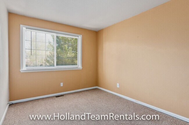 Building Photo - Large Home in Stonegate!