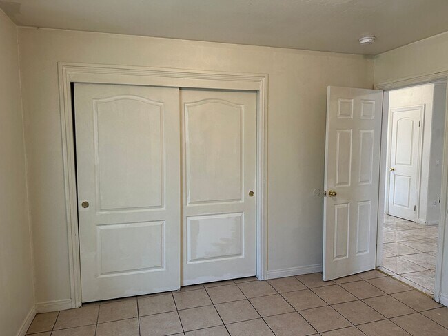Building Photo - 131 S Owens St