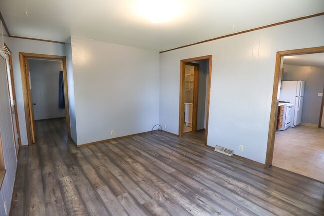 Building Photo - 2 Bed 1 Bath