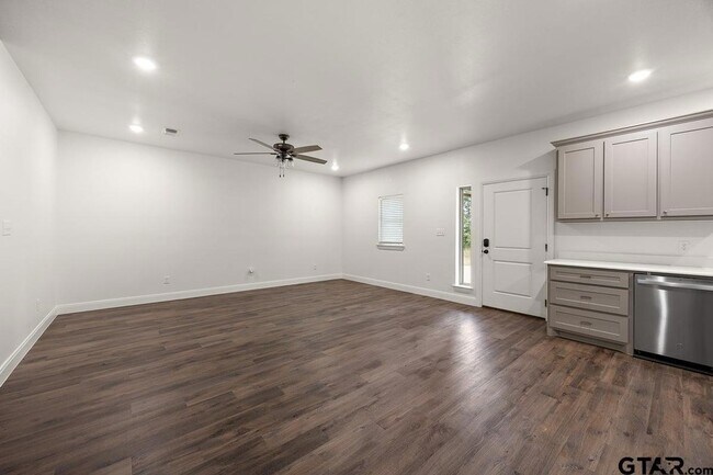 Building Photo - 18754 County Rd 437