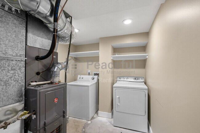 Building Photo - 7222 Ponderosa Dr