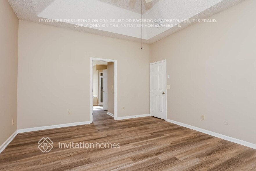 Building Photo - 11836 Lake Fern Dr