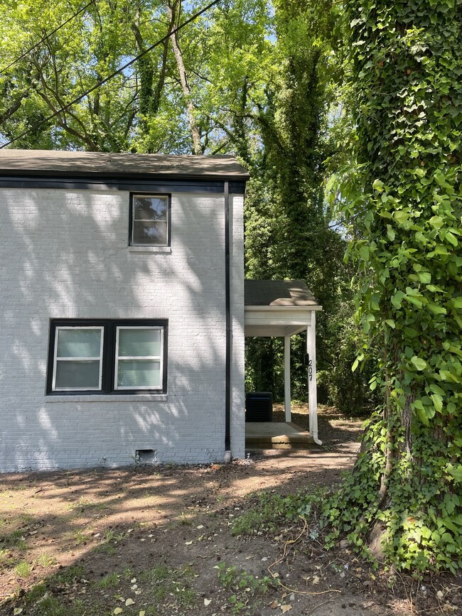 Building Photo - 207 Colleton Rd