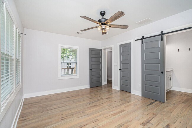 Building Photo - 4 Bedroom 3 Bath w/ Full Studio Basement