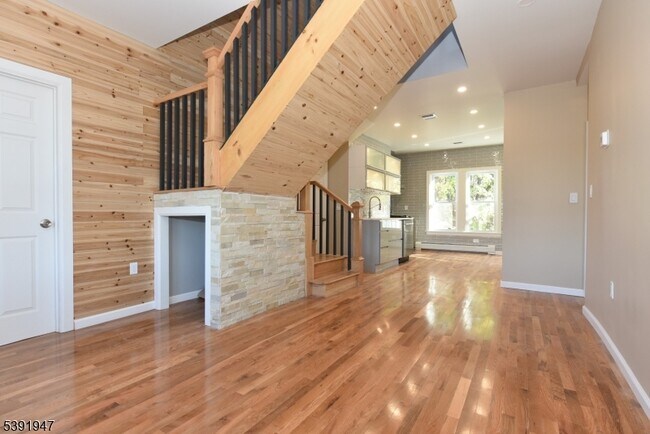 Building Photo - 454 Park Ave