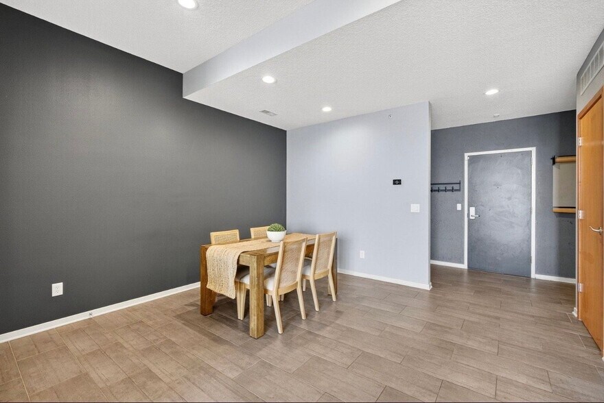 Building Photo - 640 S 50th St