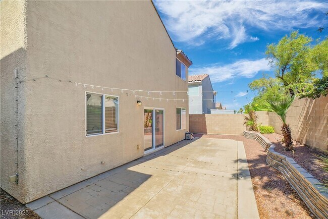 Building Photo - 2872 Strathallan Ave
