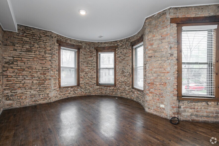 Maynard At Elaine Place 3419 N Elaine Pl Chicago IL 60657 Apartment