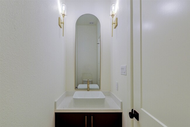 Building Photo - 1803 Dunlavy St