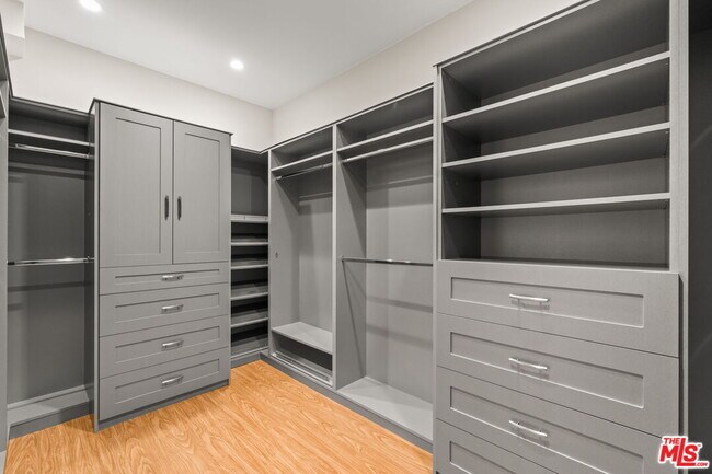 Building Photo - 1210 Kings Rd