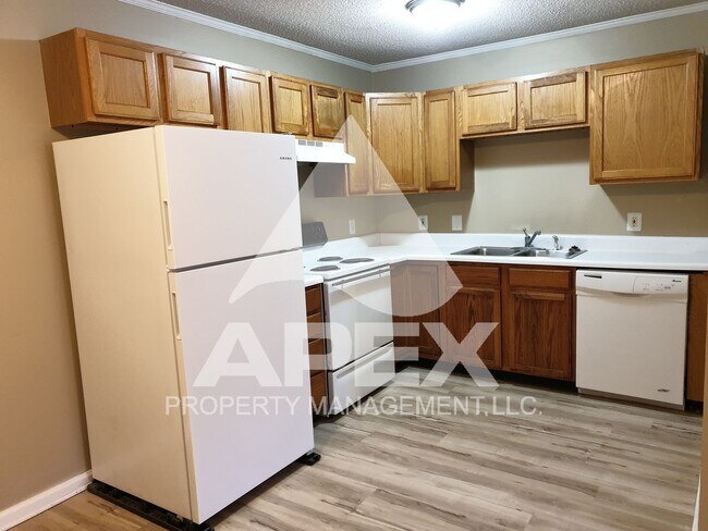 Building Photo - MOVE-IN SPECIAL, $1 RENT!! - NICE 3 Bd | 2...