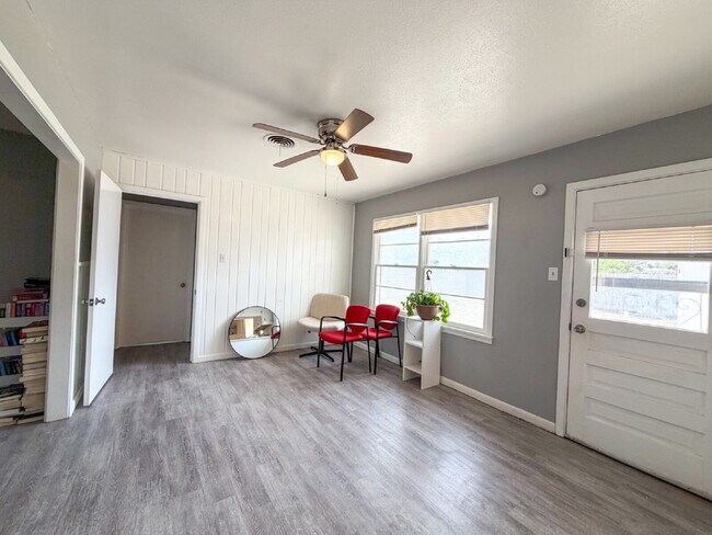 Building Photo - 3-Bedroom, Near Loop 289 & Marsha Sharp!