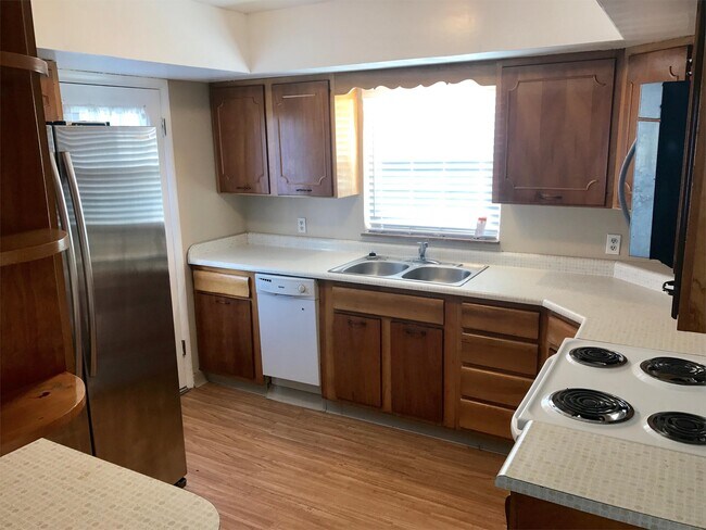 Building Photo - 6295 E Pea Ridge Rd