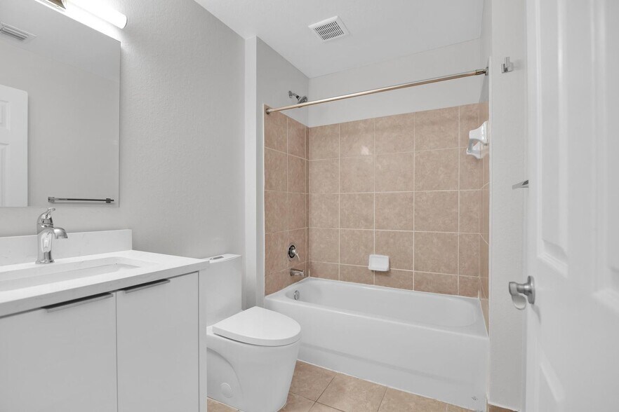 Building Photo - 6599 Old Farm Trl