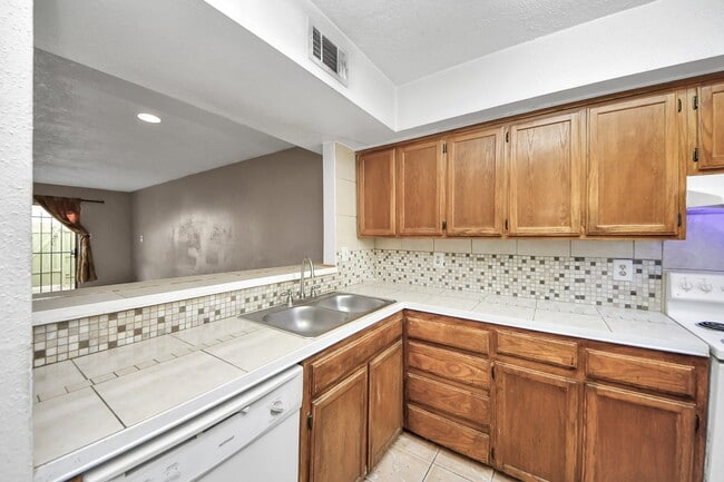 Building Photo - 12667 Windsor Village Dr