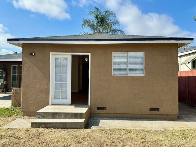 Building Photo - Large home in National City