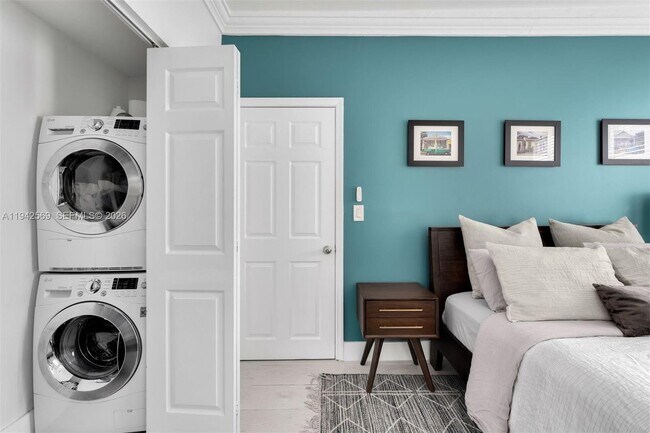 Building Photo - 1559 Michigan Ave