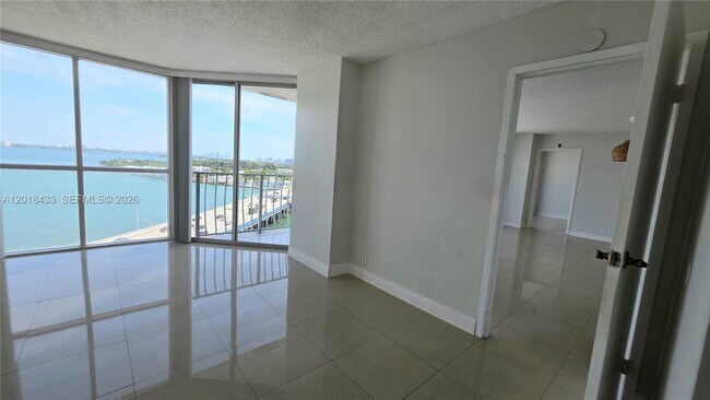 Building Photo - 7601 E Treasure Dr