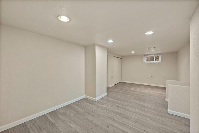 Building Photo - Charming Corner-Lot Tacoma Home with Huge ...