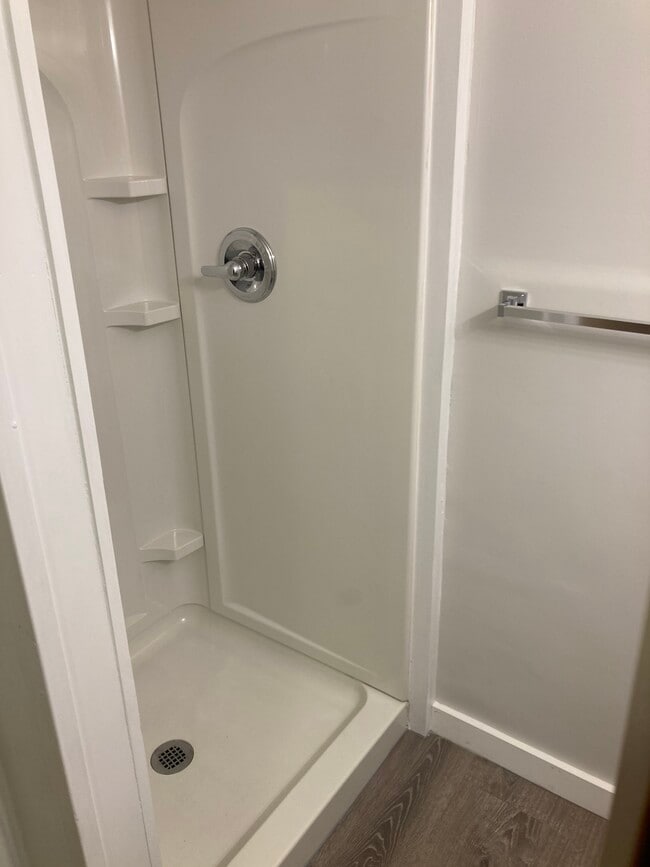 Building Photo - 1436 E 9th St