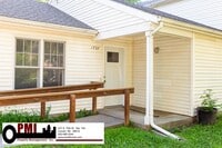 Building Photo - 2 Bedroom and 1 Bathroom Duplex Available ...
