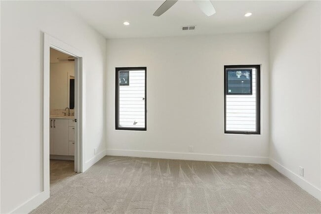 Building Photo - 2985 Lookout Pl NE