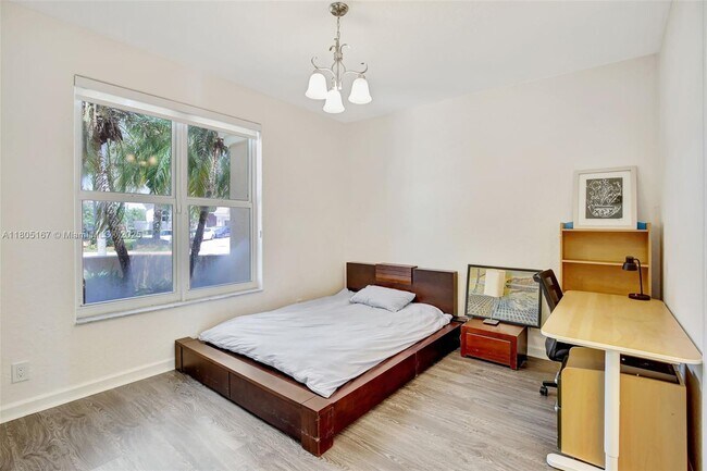 Building Photo - 2651 Oakmont Dr
