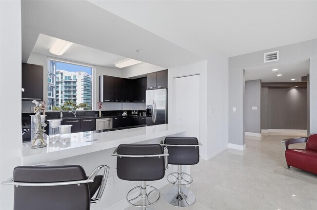 Building Photo - 3030 NE 188th St