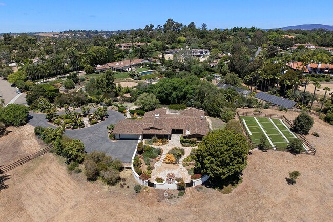 Building Photo - This Beautiful Hacienda Style Home combine...