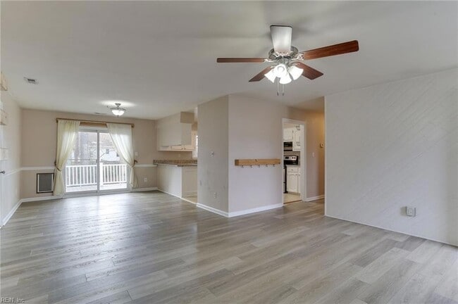 Building Photo - 829 Arondale Crescent