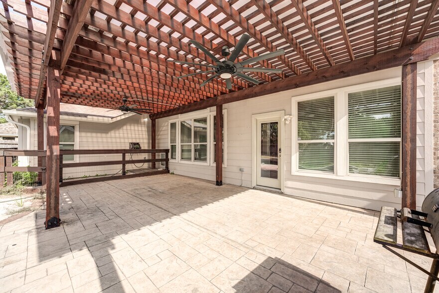 Building Photo - 4731 Autumn Pine Ln