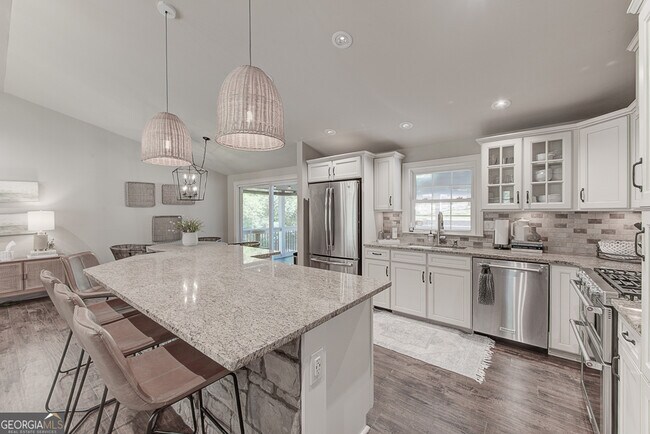 Building Photo - 209 Cedar Dr