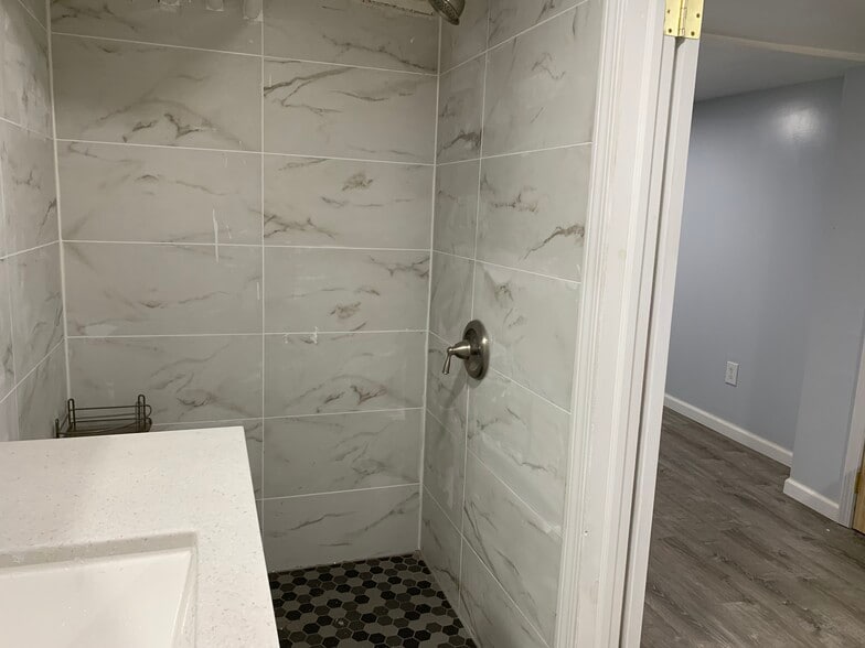 Building Photo - 5632 Beacon St