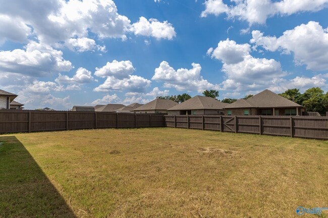 Building Photo - 14741 Greenleaf Dr