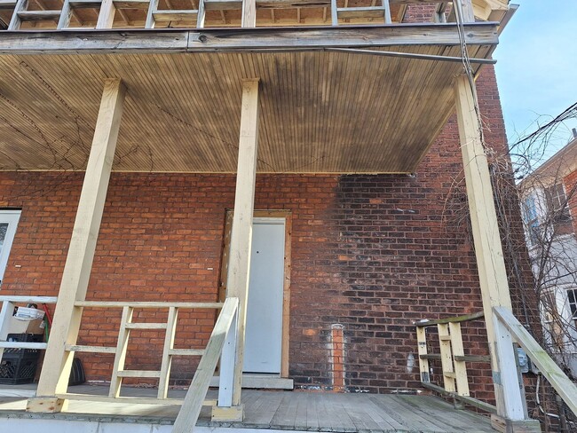 Building Photo - Brick Upper with multiple decks in Highand...