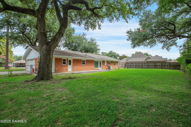 Building Photo - 100 Dunlieth Dr