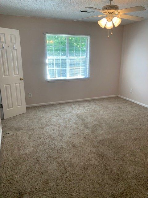 Building Photo - 2002 River Dr