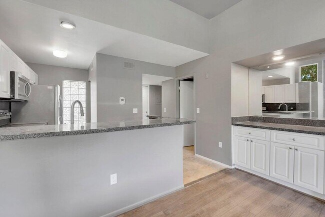 Building Photo - 4815 Via Palm Lakes