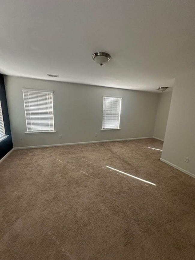 Building Photo - *** MOVE IN SPECIAL *** MOVE IN SPECIAL  -...