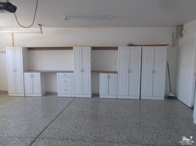 Building Photo - 9641 Vista Del Valle