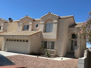 Building Photo - 3 Bedroom House with Pool