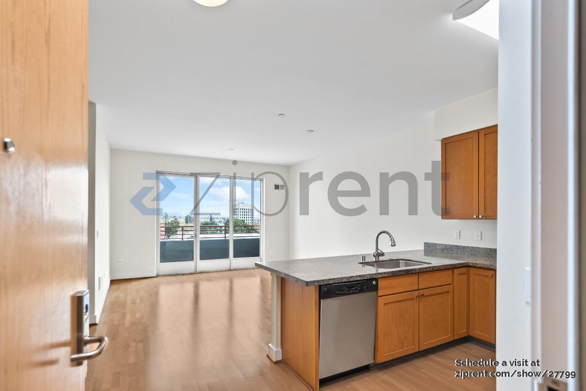 Building Photo - Unit 604