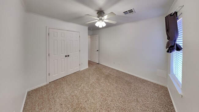 Building Photo - 3 Bedroom with Office in Edmond