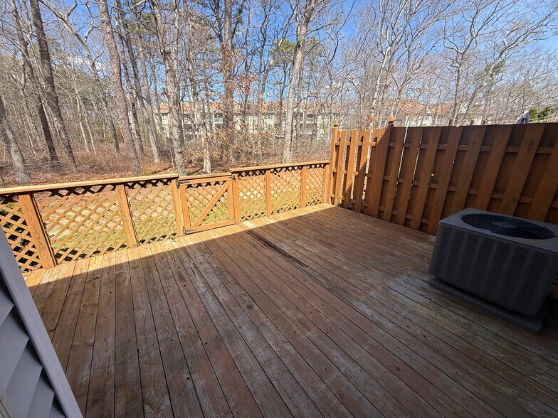 Building Photo - 32 Cherokee Dr