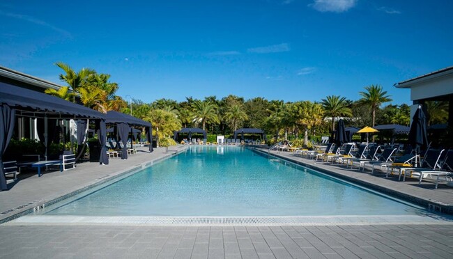 Building Photo - 17081 Five Waters Ave