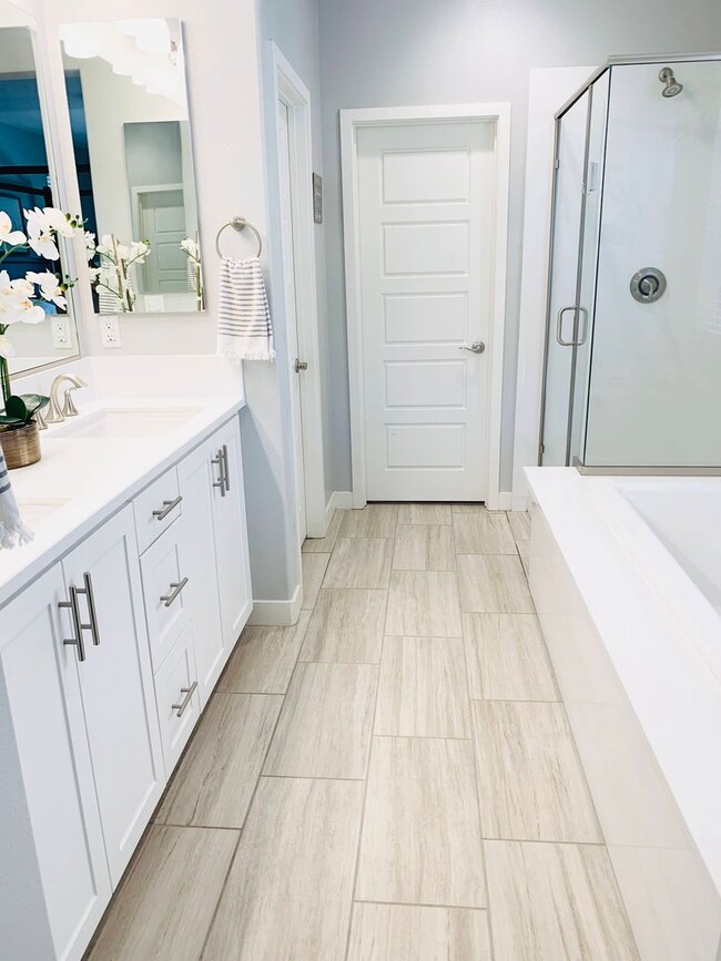 Building Photo - Gorgeous 4 Bedroom Home in West Murrieta